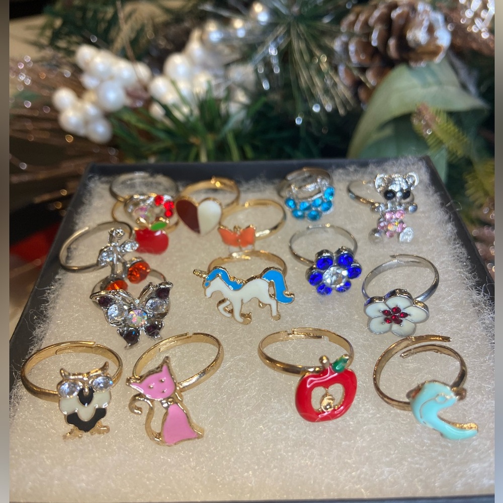 Lot of 15 children’s rings. Silver gold tone. Apple Butterfly 🦋 🦉 cherry 🍒 ❤️ 🦄